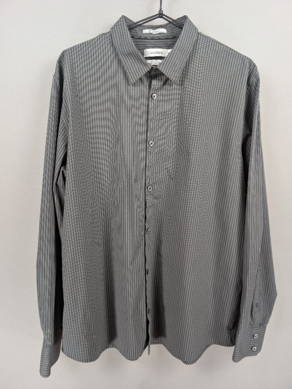 Calvin Klein Non-Iron Men's XL Charcoal Grey Stripe Long Sleeve Button Down